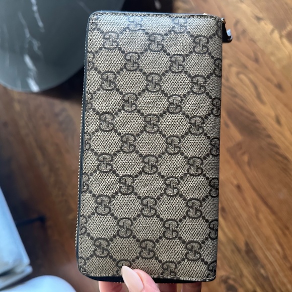 New Gucci Zip Around Wallet - Picture 2 of 5
